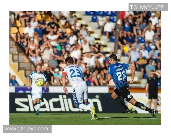 帕梅拉斯与巴西国际的精彩对决揭示足球战术与团队合作的魅力