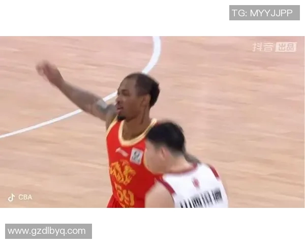 广厦与四川比赛争议引发热议球迷与专家各执己见探讨裁判判罚合理性