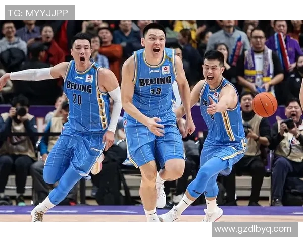 翟晓川的篮球之路:从青涩少年到赛场英雄的成长故事 翟晓川的篮球之路:从青涩少年到赛场英雄的成长故事