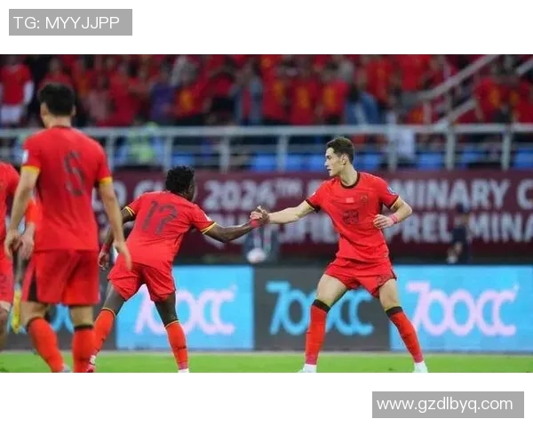 亚松森国民迎战迪尔芬展开激烈对决双方球队全力争胜展现足球魅力与激情