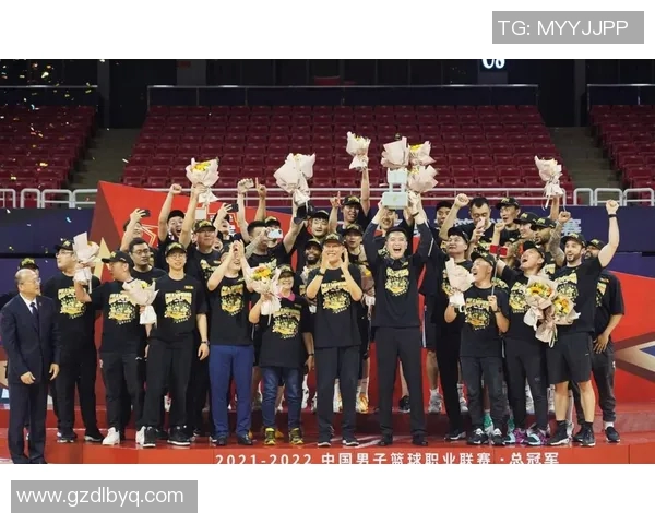 篮球明星转会风云再起新赛季球队重组引发球迷热议与期待