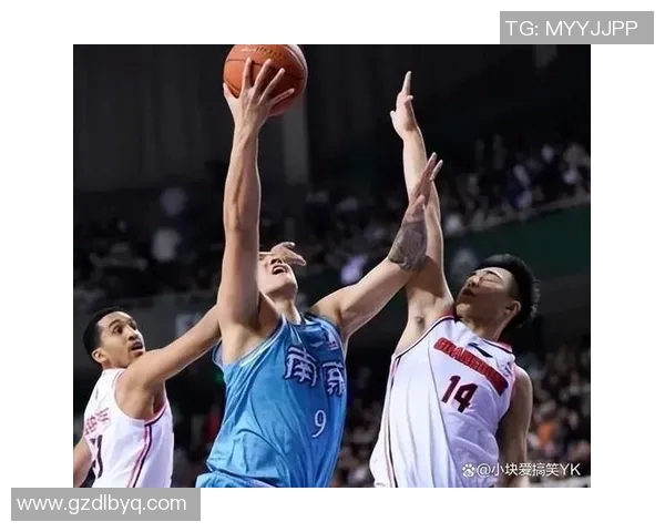 南京网球队战术解析：如何在比赛中运用策略提升胜率与团队协作